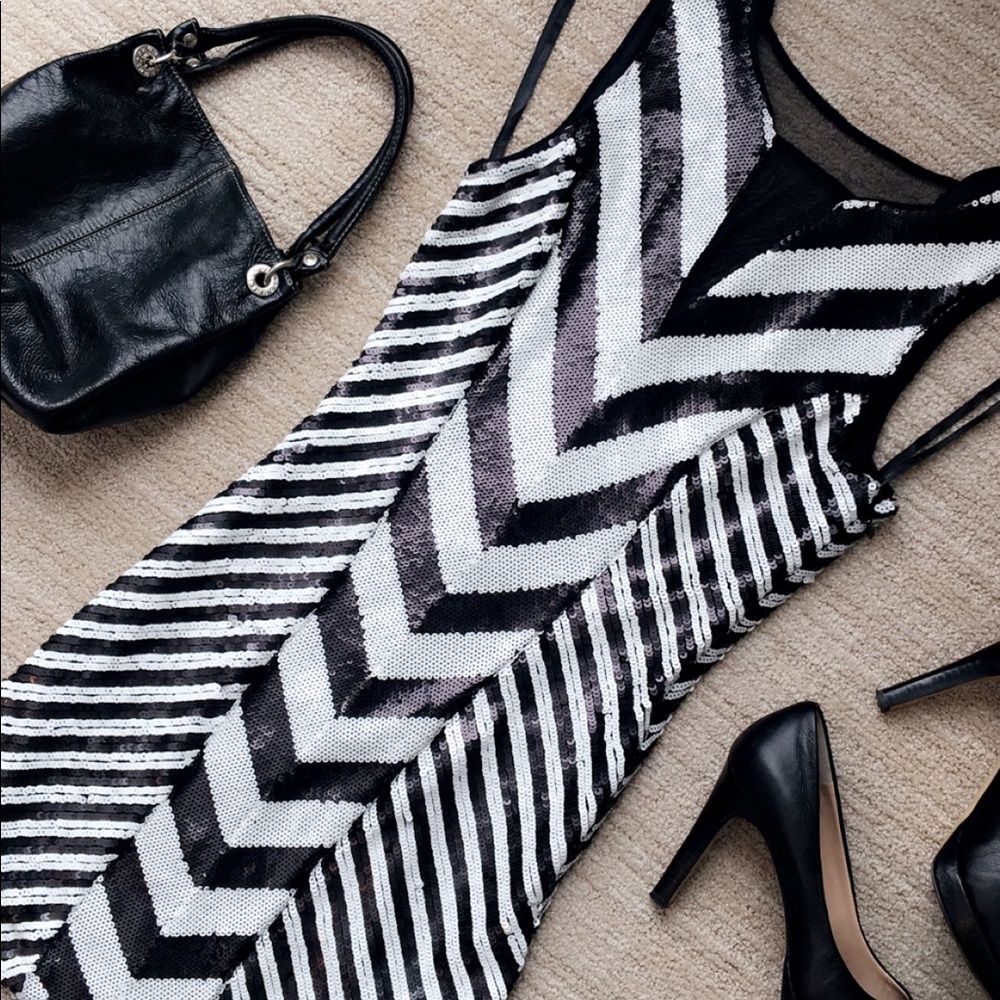 ***bebe*** Sequence Mini Dress B/W